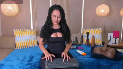 Snapshot of sabrina_shark chatting on 04-21-26, 01:42 Sabrina Shark online show from 04-21-26, 01:42