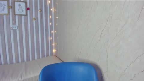 Snapshot of sabrinahims_ chatting on 12-19-24, 08:55 mariana online show from 12-19-24, 08:55