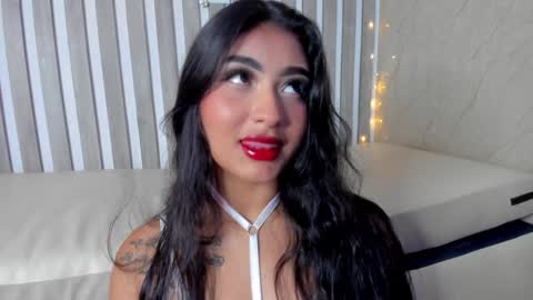 Snapshot of sabrinahims_ chatting on 12-26-24, 10:09 mariana online show from 12-26-24, 10:09
