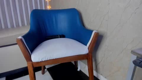 Snapshot of sabrinahims_ chatting on 01-14-25, 12:22 mariana online show from 01-14-25, 12:22