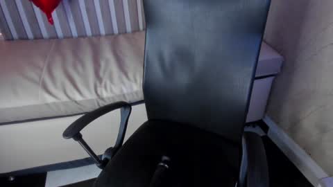 Snapshot of sabrinahims_ chatting on 02-04-25, 02:28 mariana online show from 02-04-25, 02:28