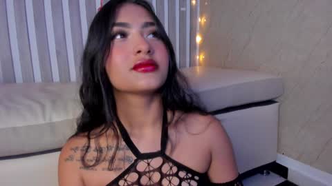 Snapshot of sabrinahims_ chatting on 02-04-25, 09:41 mariana online show from 02-04-25, 09:41