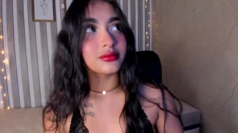 Snapshot of sabrinahims_ chatting on 02-11-25, 11:22 mariana online show from 02-11-25, 11:22