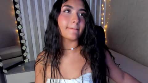 Snapshot of sabrinahims_ chatting on 02-23-25, 07:44 mariana online show from 02-23-25, 07:44