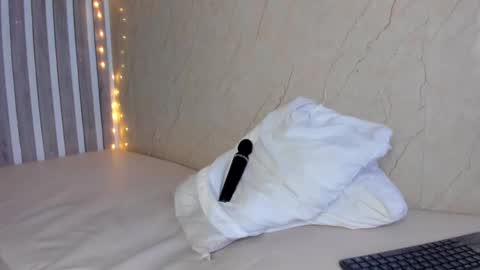 Snapshot of sabrinahims_ chatting on 02-25-25, 02:03 mariana online show from 02-25-25, 02:03