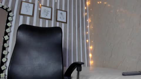 Snapshot of sabrinahims_ chatting on 03-05-25, 12:38 mariana online show from 03-05-25, 12:38