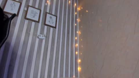 Snapshot of sabrinahims_ chatting on 03-12-25, 11:33 mariana online show from 03-12-25, 11:33