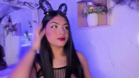 Snapshot of sabrinahims_ chatting on 10-18-25, 03:31 mariana online show from 10-18-25, 03:31