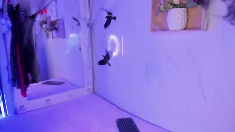 Snapshot of sabrinahims_ chatting on 10-28-25, 04:49 mariana online show from 10-28-25, 04:49