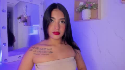 Snapshot of sabrinahims_ chatting on 11-19-25, 02:44 mariana online show from 11-19-25, 02:44