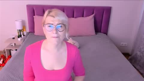 Sabrina MacMarren online show from 11-19-25, 06:35