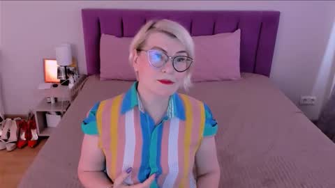 Sabrina MacMarren online show from 11-24-25, 09:42