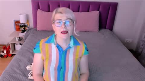 Sabrina MacMarren online show from 12-04-25, 07:17