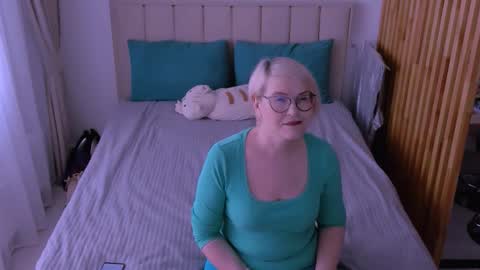 Sabrina MacMarren online show from 03-09-26, 08:18