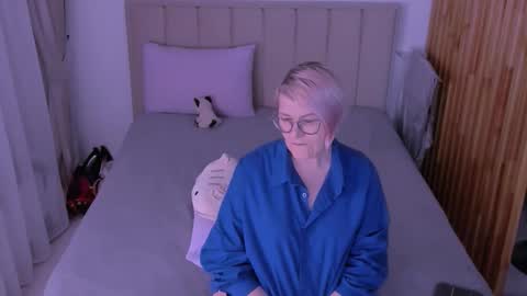 Sabrina MacMarren online show from 03-21-26, 08:45