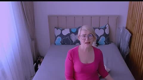 Snapshot of sabrinamacmarren chatting on 04-19-26, 10:03 Sabrina MacMarren online show from 04-19-26, 10:03