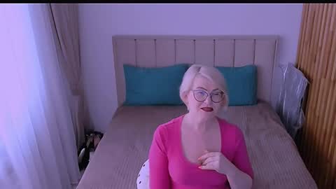Snapshot of sabrinamacmarren chatting on 04-23-26, 01:57 Sabrina MacMarren online show from 04-23-26, 01:57