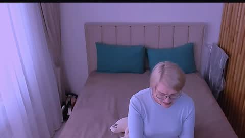 Snapshot of sabrinamacmarren chatting on 04-25-26, 01:41 Sabrina MacMarren online show from 04-25-26, 01:41