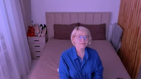 Snapshot of sabrinamacmarren chatting on 05-29-26, 05:33 Sabrina MacMarren online show from 05-29-26, 05:33