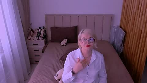 Snapshot of sabrinamacmarren chatting on 06-01-26, 03:58 Sabrina MacMarren online show from 06-01-26, 03:58