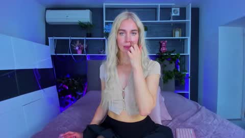 Sabrina online show from 03-26-26, 01:38