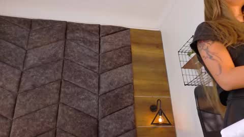 Snapshot of sabrinaspell_ chatting on 11-22-25, 11:31 S A B R I N A online show from 11-22-25, 11:31