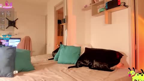 Snapshot of sabrinawiid chatting on 11-25-25, 01:05 Sabrina online show from 11-25-25, 01:05