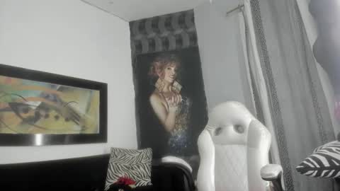 Snapshot of sabrinaxxx11 chatting on 10-15-25, 12:05 sabrinaxxx11 online show from 10-15-25, 12:05