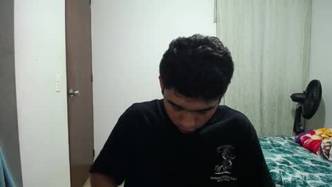 Snapshot of sack_rojas chatting on 11-24-25, 12:21 Sack online show from 11-24-25, 12:21