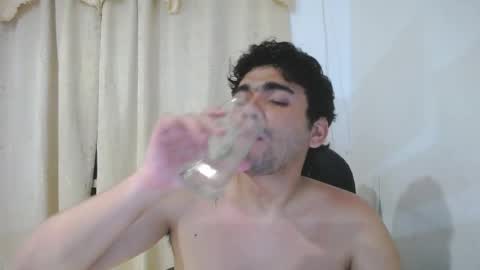 Snapshot of sack_rojas chatting on 05-27-26, 01:57 Sack online show from 05-27-26, 01:57