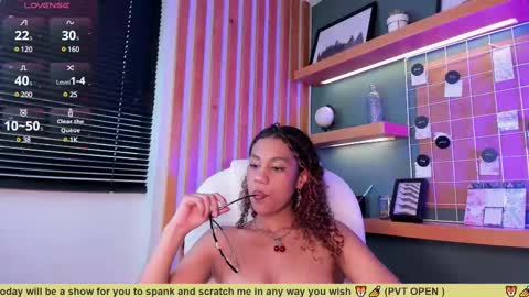 Snapshot of sade_jackson1 chatting on 03-04-25, 01:28 Sophie online show from 03-04-25, 01:28