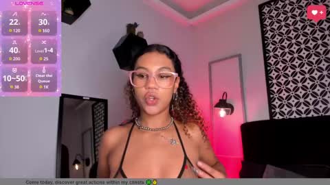 Snapshot of sade_jackson1 chatting on 09-16-25, 04:46 Sophie online show from 09-16-25, 04:46