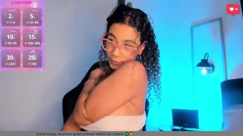 Snapshot of sade_jackson1 chatting on 09-17-25, 04:25 Sophie online show from 09-17-25, 04:25