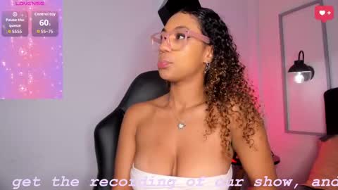 Snapshot of sade_jackson1 chatting on 09-25-25, 04:27 Sophie online show from 09-25-25, 04:27