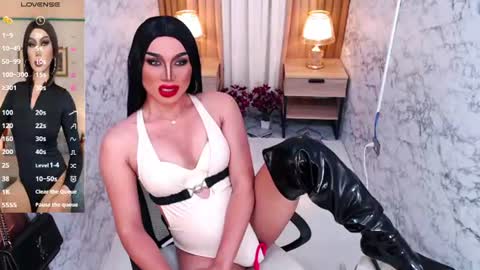 Snapshot of sadistictmistress_verra chatting on 08-06-26, 10:22 Verra Monroe online show from 08-06-26, 10:22