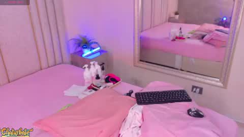 Snapshot of saekohofman chatting on 06-16-26, 04:04 Mara online show from 06-16-26, 04:04
