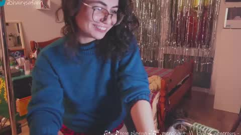 Snapshot of safaeri chatting on 12-11-24, 12:23 Safa online show from 12-11-24, 12:23