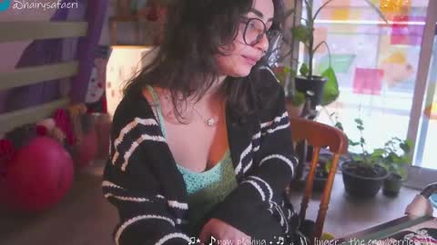 Snapshot of safaeri chatting on 12-17-24, 04:21 Safa online show from 12-17-24, 04:21