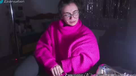 Snapshot of safaeri chatting on 01-15-25, 12:19 Safa online show from 01-15-25, 12:19