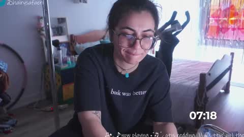 Snapshot of safaeri chatting on 01-15-25, 04:32 Safa online show from 01-15-25, 04:32