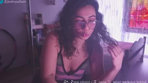 Snapshot of safaeri chatting on 01-22-25, 04:33 Safa online show from 01-22-25, 04:33