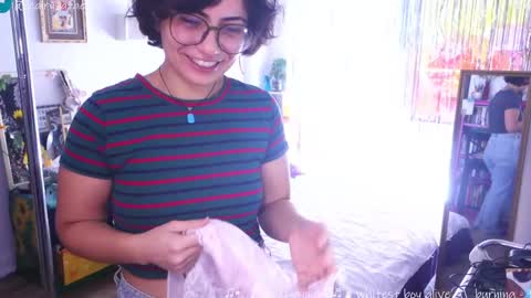 Snapshot of safaeri chatting on 09-10-25, 04:29 Safa online show from 09-10-25, 04:29