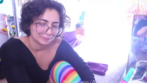 Snapshot of safaeri chatting on 09-19-25, 03:13 Safa online show from 09-19-25, 03:13