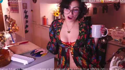 Snapshot of safaeri chatting on 10-28-25, 05:26 Safa online show from 10-28-25, 05:26