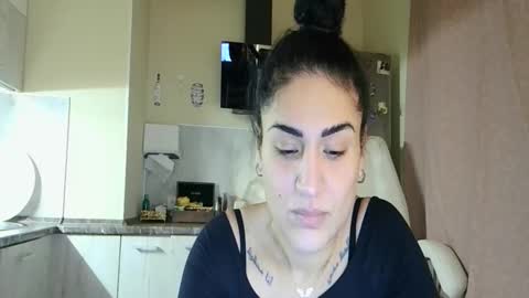 Queen online show from 11-24-25, 03:01