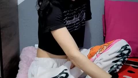 Snapshot of safiro_queen chatting on 05-19-26, 11:49 Safiro Queen online show from 05-19-26, 11:49