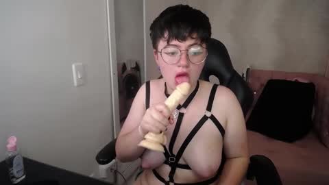 Snapshot of safyka chatting on 03-11-25, 11:37 SAFYKA online show from 03-11-25, 11:37