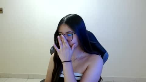 Snapshot of sahaliefox_ chatting on 06-29-26, 01:23 Sahaliefox online show from 06-29-26, 01:23