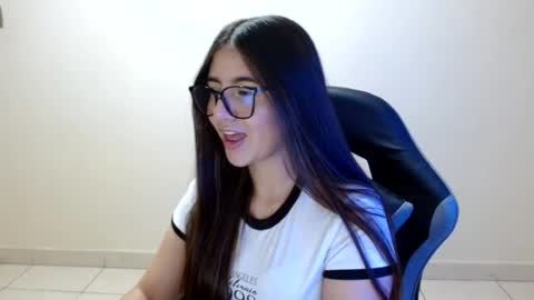 Snapshot of sahaliefox_ chatting on 07-15-26, 09:42 Sahaliefox online show from 07-15-26, 09:42