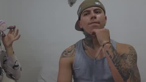 Snapshot of sahara_n_thiago chatting on 11-16-25, 11:27 Sahara y Thiago online show from 11-16-25, 11:27